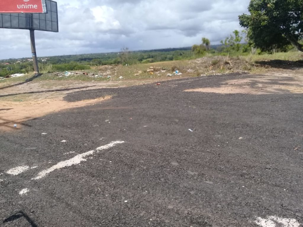 Ponto de ônibus é retirado deixando a população ao sol e chuva em Catú de Abrantes 1