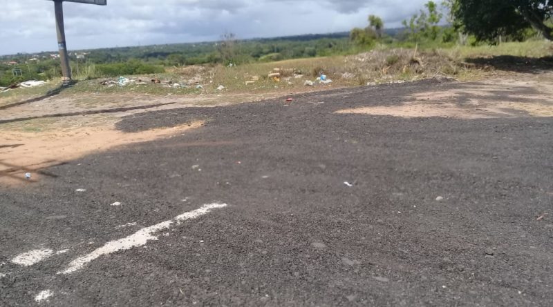 Ponto de ônibus é retirado deixando a população ao sol e chuva em Catú de Abrantes 1