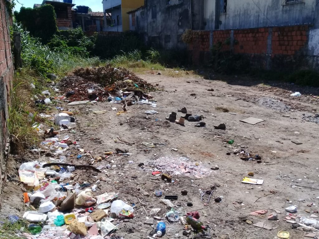 Terreno da prefeitura no Centro de Abrantes vira depósito de lixo por falta de ação do governo municipal 2