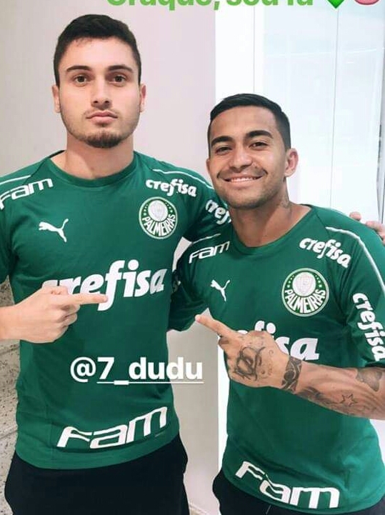 Luan já faz pose com a camisa do Palmeiras 1