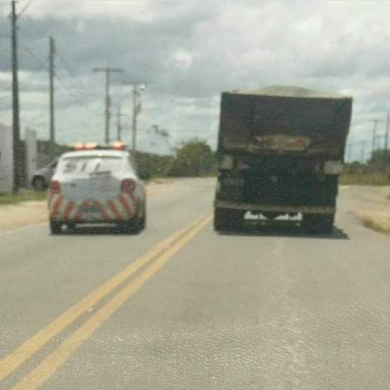 "Faça o que eu digo, mas não faça o que eu faço." Assim tem sido a conduta de alguns agentes de trânsito em Camaçari 1