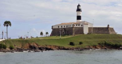 Pescador passa mal e morre na praia do Farol da Barra 2