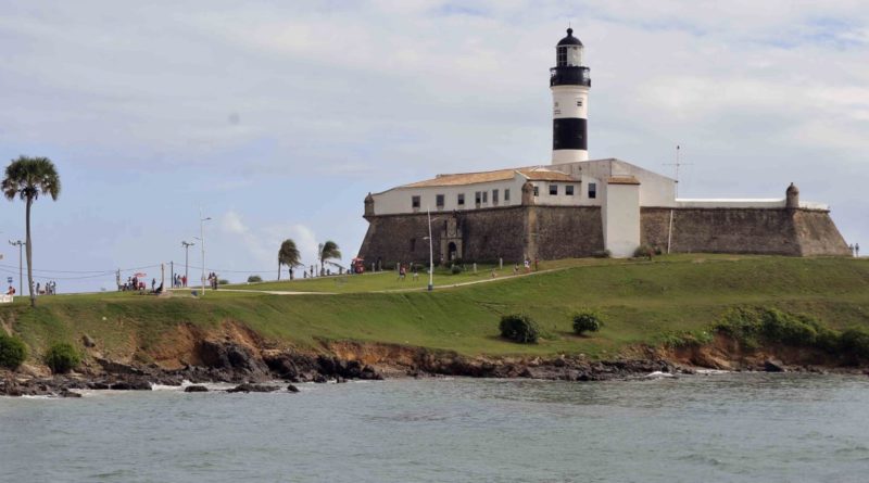 Pescador passa mal e morre na praia do Farol da Barra 1