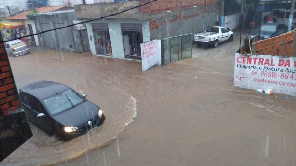 Moradores da rua João Araújo no centro de Abrantes sofrem com constantes alagamentos 2