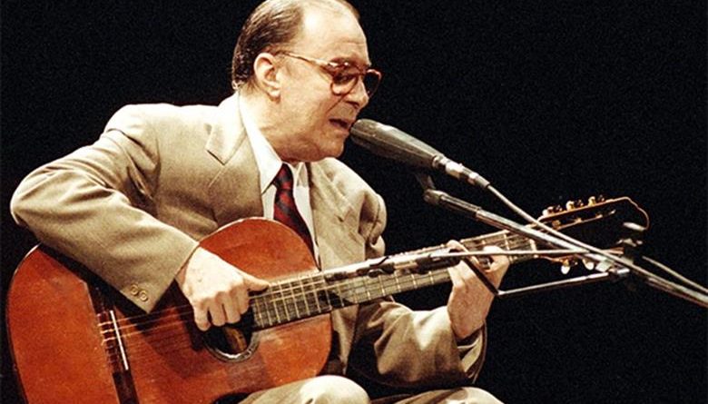 Morre, aos 88 anos, cantor João Gilberto no Rio de Janeiro 1