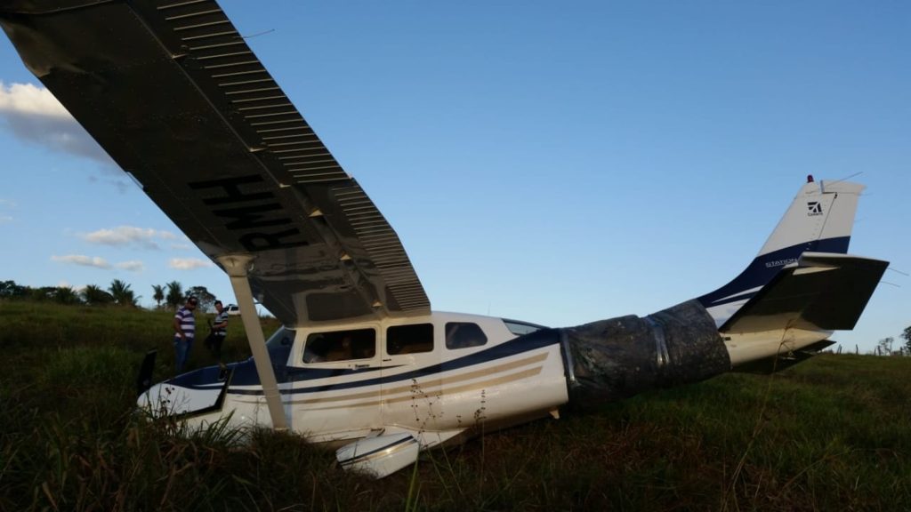 Avião com R$ 4,6 milhões pilotado por italiano é apreendido em pouso forçado em MT 2