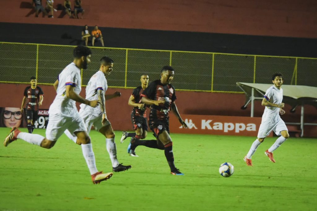 Vitória vence o Paraná no Barradão pela Série B 1