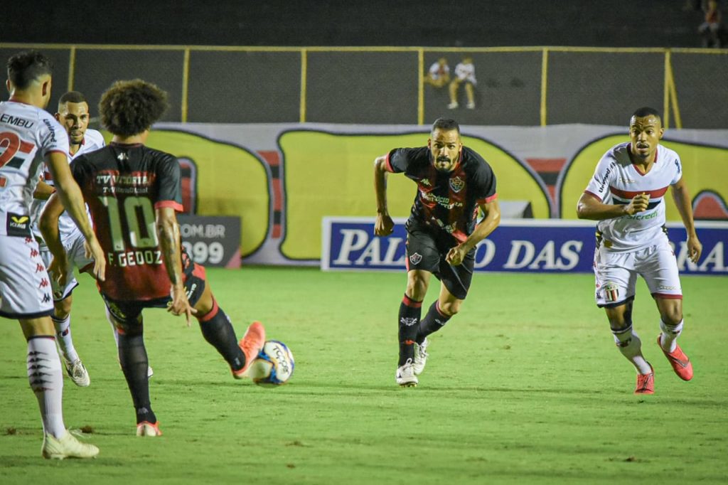 Vitória empata a quarta partida seguida e continua a beira da degola 1