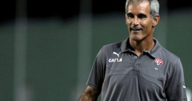 Carlos Amadeu é o novo técnico do Vitória 2