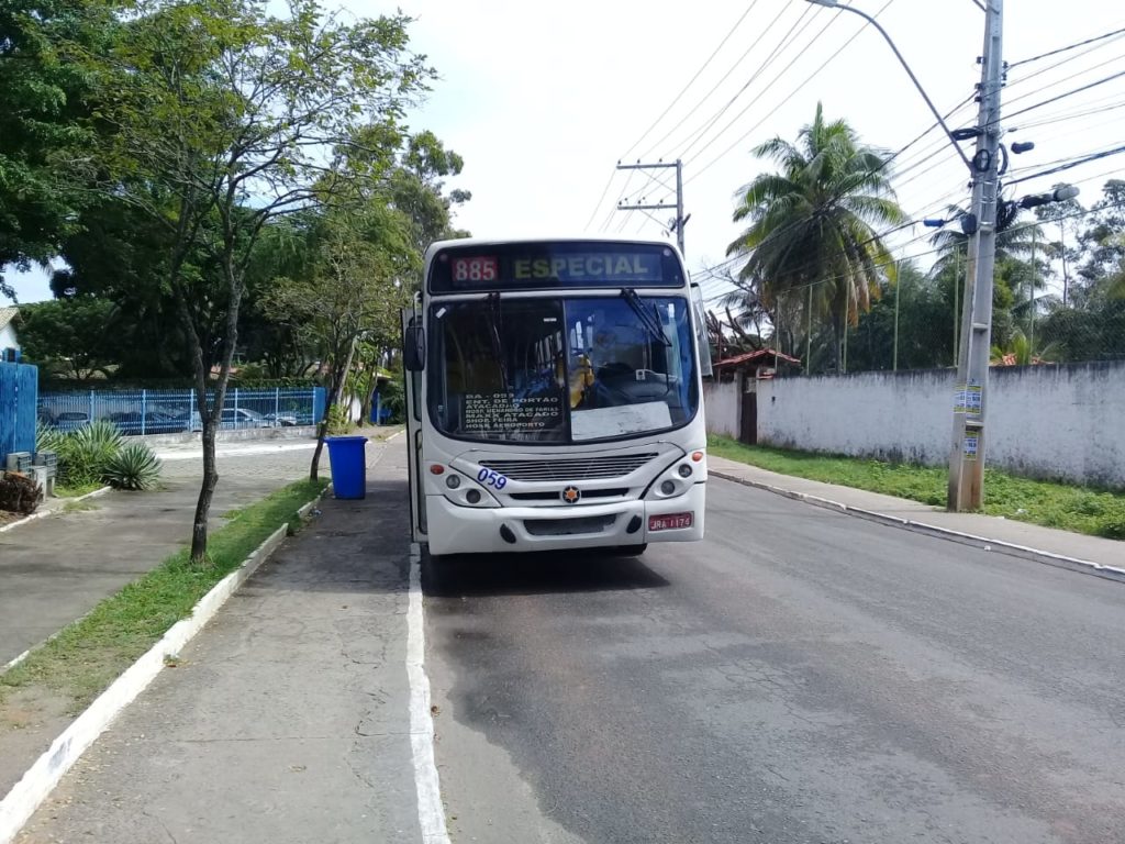 Ônibus que faz linha Jauá/Estação Aeroporto é assaltado na BA-099 1