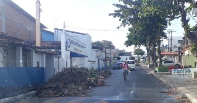 Descarte irregular de lixos, entulhos e galhos de árvores tem sujado a imagem das ruas de Abrantes 3