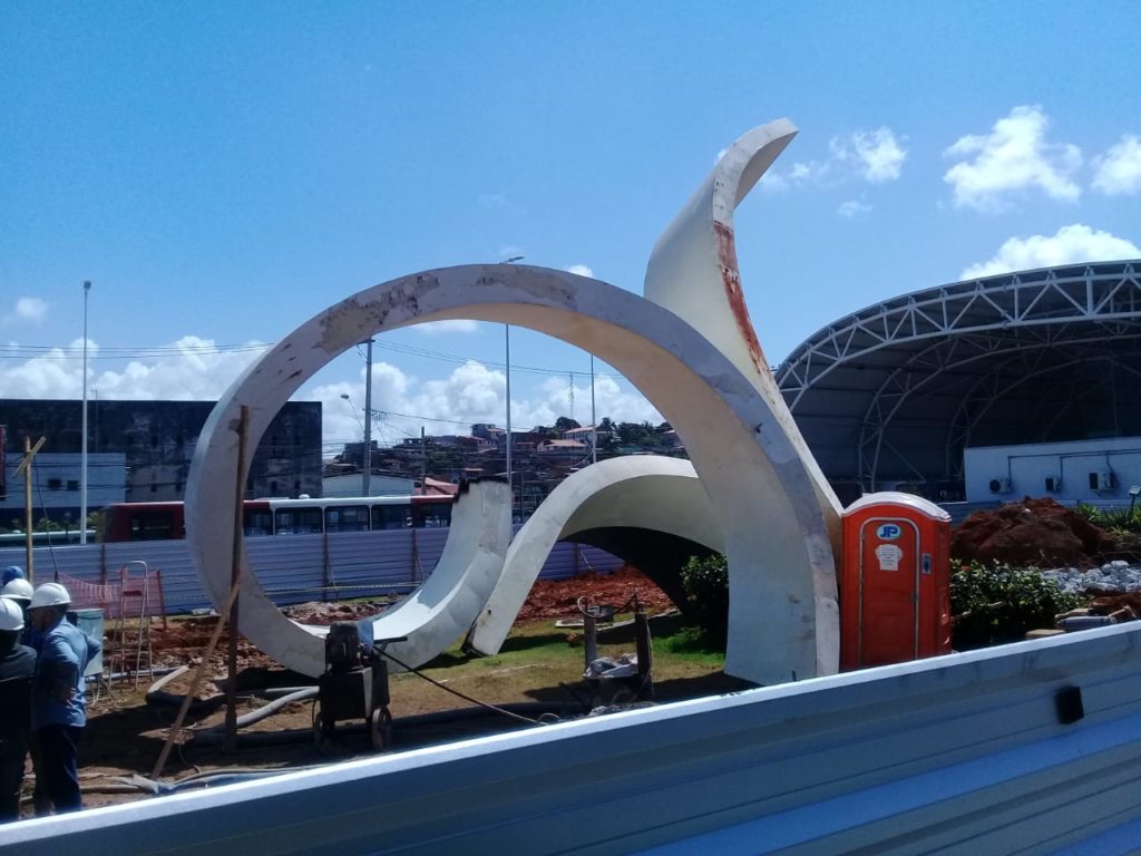 Falta de planejamento na construção do Terminal Aeroporto derruba monumento em Lauro de Freitas 1