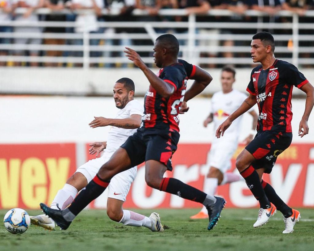 Vitória perde para o Bragantino e se complica na série B 1