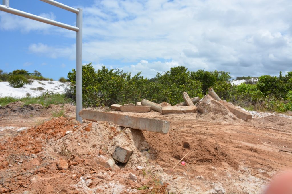 Parque das Dunas: Bloqueio colocado para evitar o roubo de areia é retirado por ações de vândalos 1