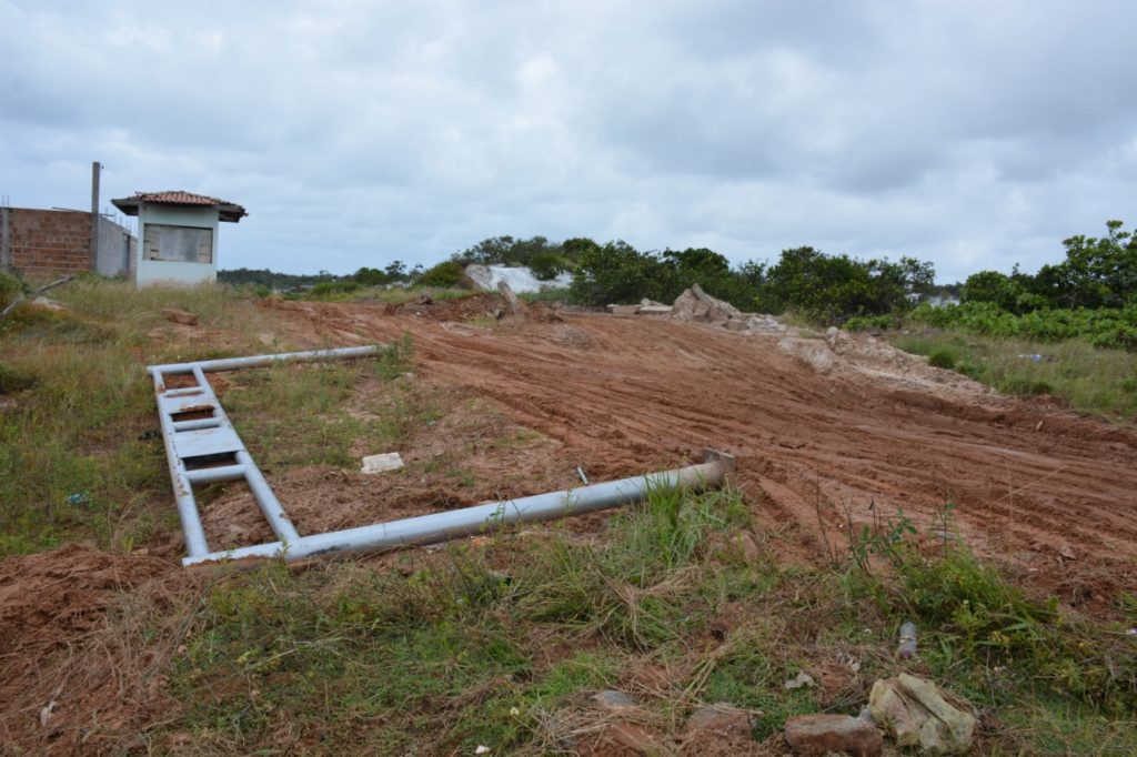 Parque das Dunas: Pórtico é derrubado na entrada do sítio encantamento em Jauá. 1