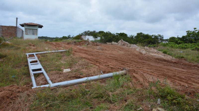 Parque das Dunas: Pórtico é derrubado na entrada do sítio encantamento em Jauá. 1