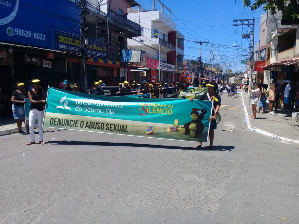 Desfile cívico de Abrantes leva escolas e grupos culturais para celebrar o aniversário do Distrito 1