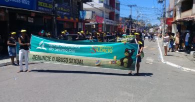 Desfile cívico de Abrantes leva escolas e grupos culturais para celebrar o aniversário do Distrito 4