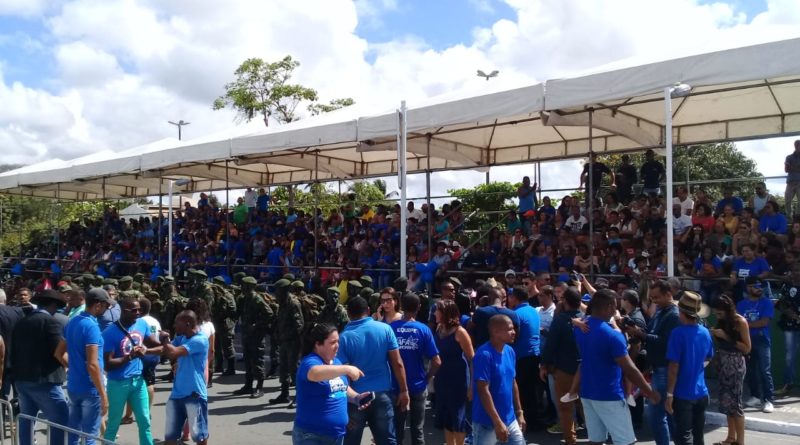 Convocação de grupo político lota o desfile de Abrantes de azul 1