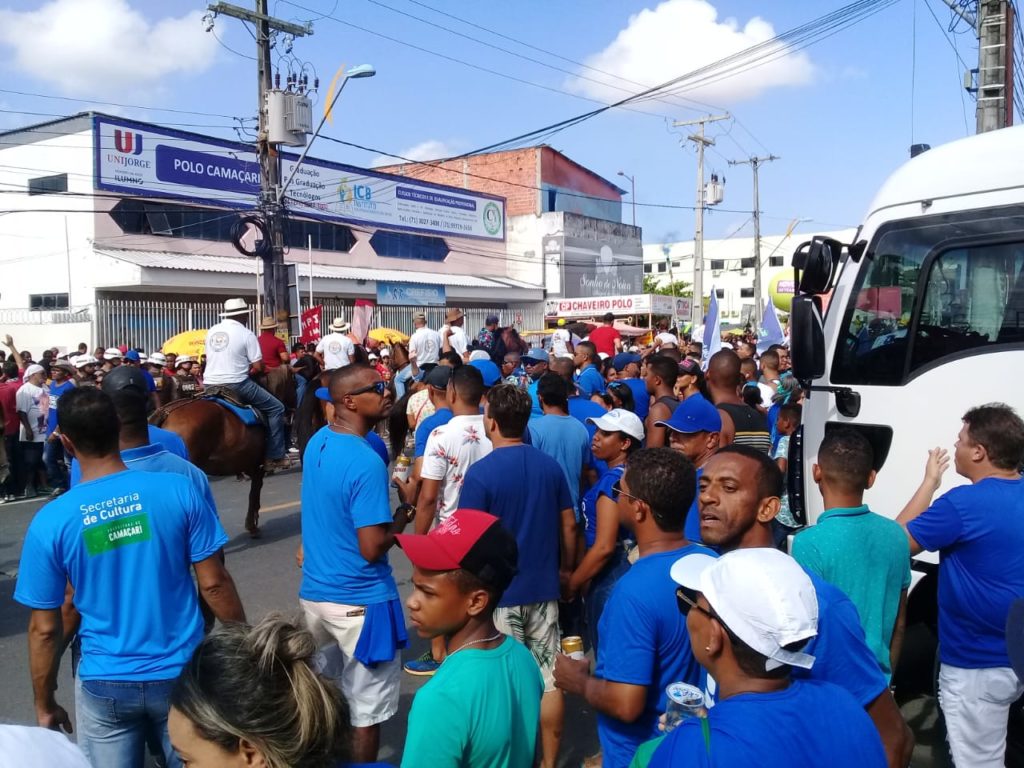 Democratas e Petistas invadem o circuito antes do fim do desfile cívico 1