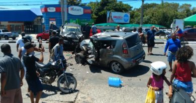 Acidente com morte entre três veículos na Estrada do Coco 1