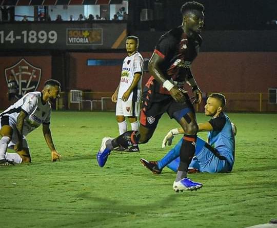 Vitória vence o Oeste e fica fora da Zona de rebaixamento na Série B 2