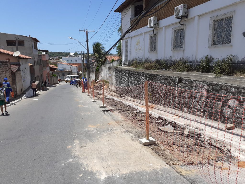 Obra da Embasa causa transtornos no trânsito de Abrantes 1