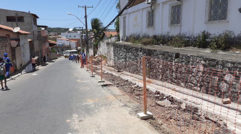 Obra da Embasa causa transtornos no trânsito de Abrantes 1