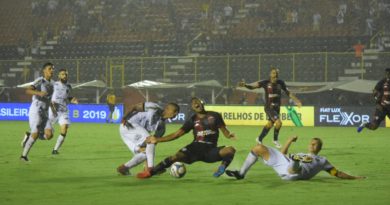 Vitória sofre virada, mas com gol de pênalti garante um ponto no Barradão 3