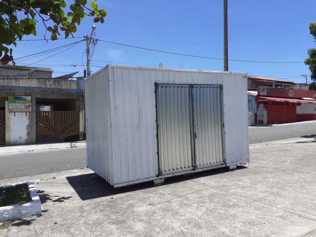 Container continua ocupando calçada em Abrantes for falta de ação da prefeitura de Camaçari 1