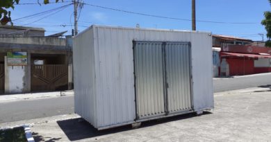 Container continua ocupando calçada em Abrantes for falta de ação da prefeitura de Camaçari 2