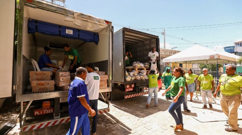 Moradores da Orla de Camaçari recebem Cesta de Natal 1