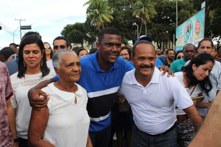 Homenagem ao Padroeiro São Thomaz do Cantuária atraem devotos e Grupos políticos em procissão pelas ruas de Camaçari 2