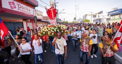 Homenagem ao Padroeiro São Thomaz do Cantuária atraem devotos e Grupos políticos em procissão pelas ruas de Camaçari 3