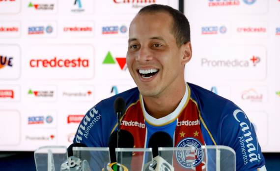 Após batalha para reincidir com o Cruzeiro, Rodriguinho é apresentado no Bahia 9