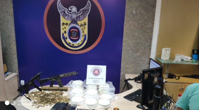 SSP e PF apreendem fuzil, submetralhadora e 20 kg de cocaína em Lauro de Freitas 1