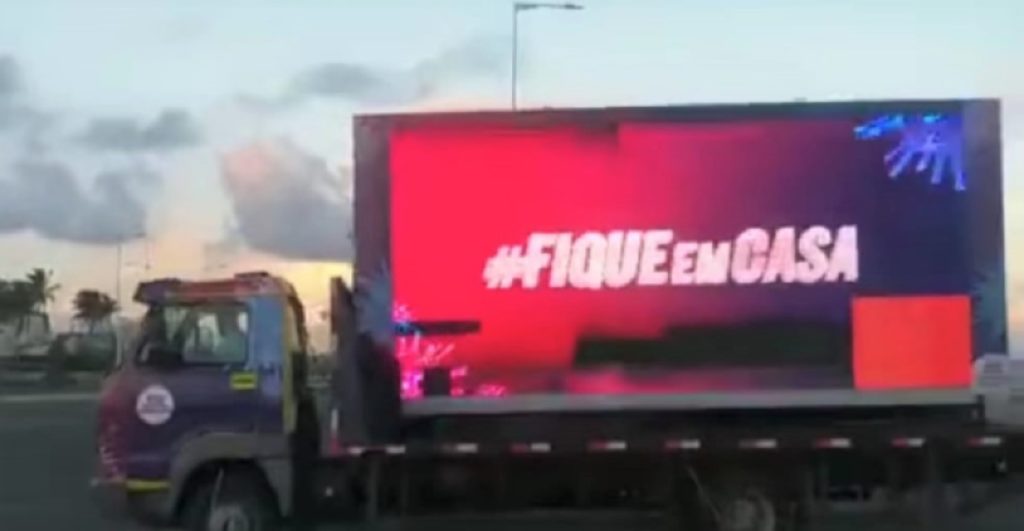 Governo da Bahia faz propaganda em caminhões com telões de LED em plena pandemia de covid-19 1