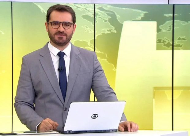 Jornalista da Globo é flagrado caminhando na orla e justifica: "Não pertenço ao grupo de risco" 1