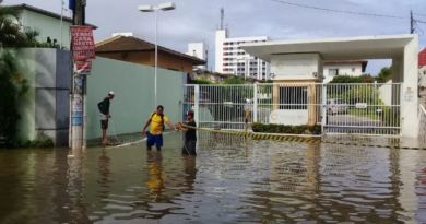 Moradores de Arembepe convivem com alagamentos a mais de 30 dias 4