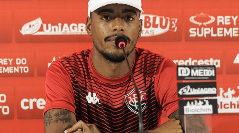 Mateusinho afirma estar feliz em jogar no Vitória e elogia: "Maior do Nordeste" 2