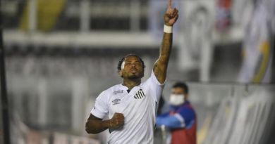 Marinho é vítima de racismo por comentarista esportivo e responde ofensa 3