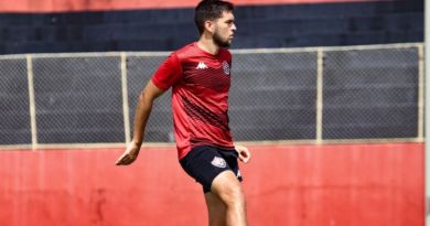 Com Vico participando, Vitória treina coletivo visando o primeiro jogo na Série B 3