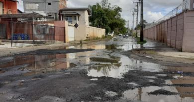 Moradores e motoristas relatam situação de abandono na estrada que liga a BA-099 a Cajazeiras de Abrantes em Camaçari 4