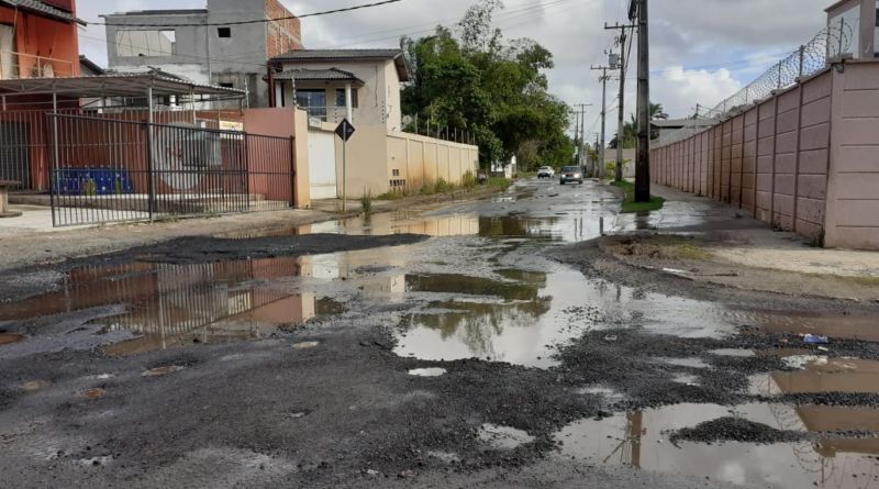 Moradores e motoristas relatam situação de abandono na estrada que liga a BA-099 a Cajazeiras de Abrantes em Camaçari 1