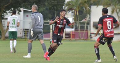 Vitória volta a vencer em casa e derruba o último invicto 1