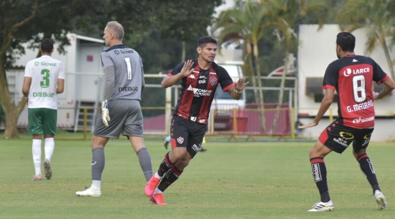 Vitória volta a vencer em casa e derruba o último invicto 1