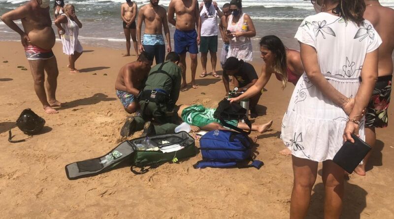 Mulher morre afogada na praia de Barra do Jacuípe, Litoral Norte da Bahia 1