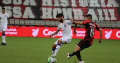 Santos defende pênalti e assegura vitória do Athletico-PR sobre o Bahia na Arena da Baixada 2