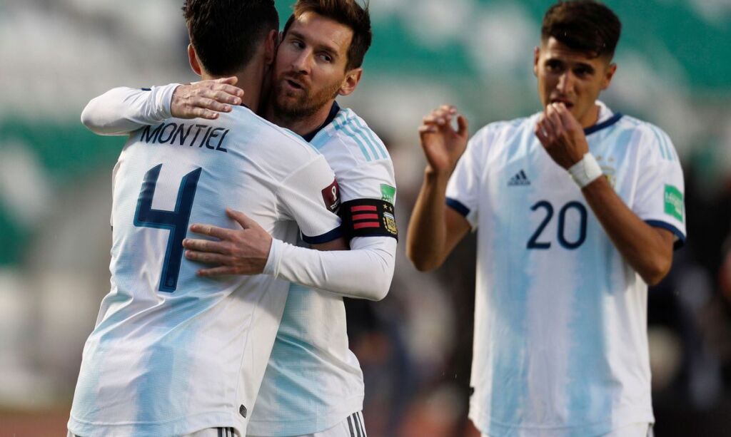 Argentina marca no fim e vence Bolívia de virada 1
