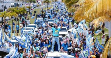 Elinaldo faz mega carreata em Camaçari e apoiadores desfilam em clima de vitória 3